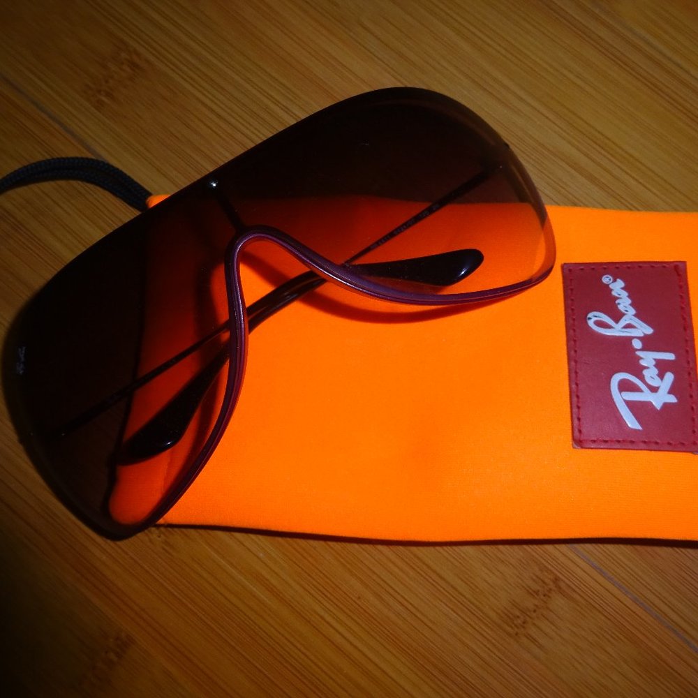 Ray-Ban beautiful vintage Y2K style Sunglasses!